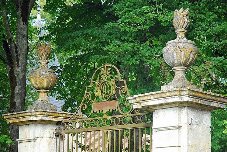Grille du château d'Auberive