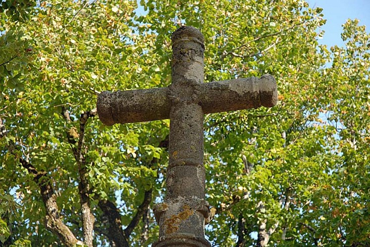 Calvaire des 4 tilleuls près d'Aujeurres