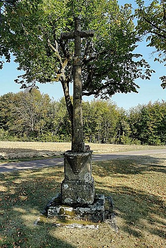 Calvaire des 4 tilleuls près d'Aujeurres