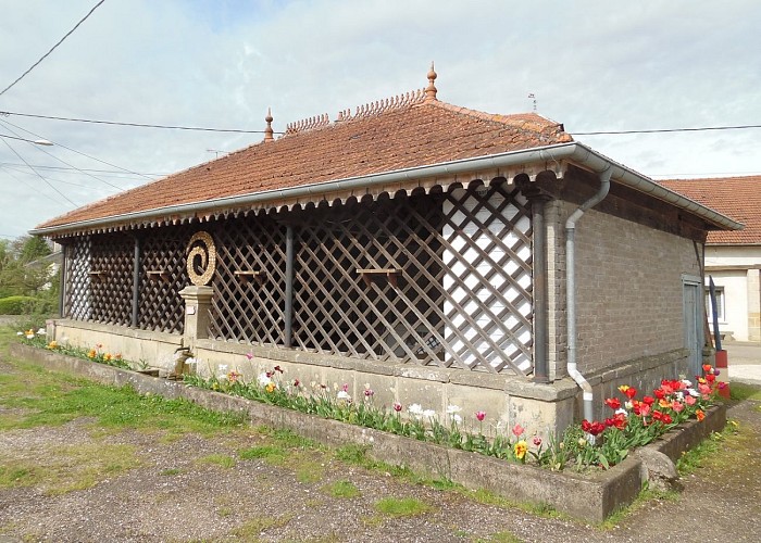 BRONCOURT ancien lavoir