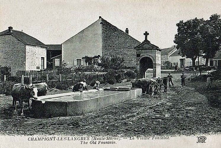 Carte postale de la fontaine de Champigny-les-Langres