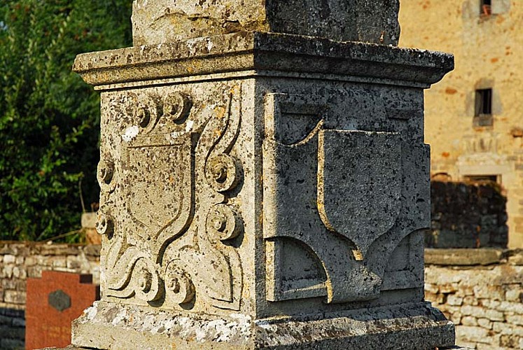 Croix de cimetière à Choiseul