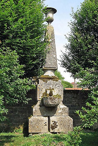 Ancienne fontaine de Dampierre