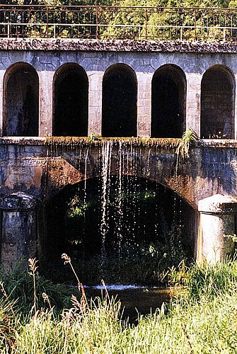 Pont-canal à Dommarien