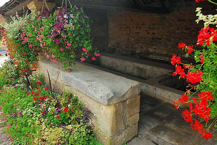 Lavoir de la vieille église à Fayl-Billot