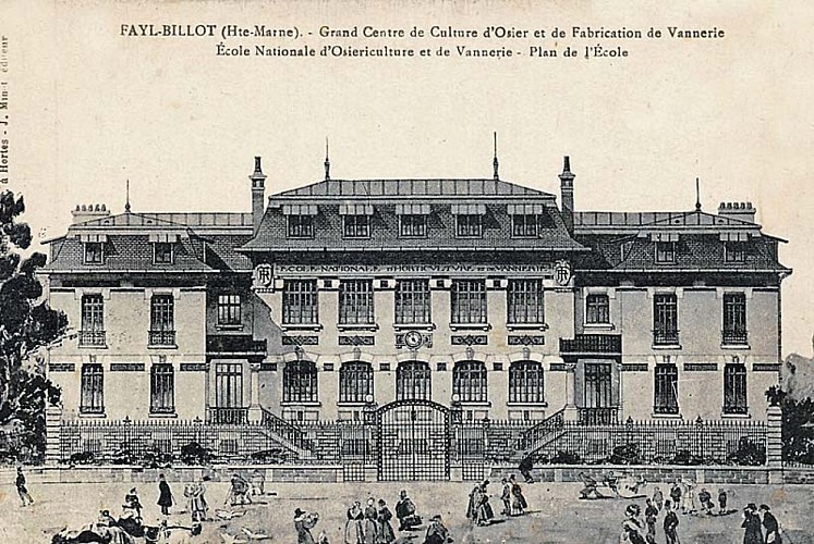 Carte postale de l'école de vannerie à Fayl-Billot