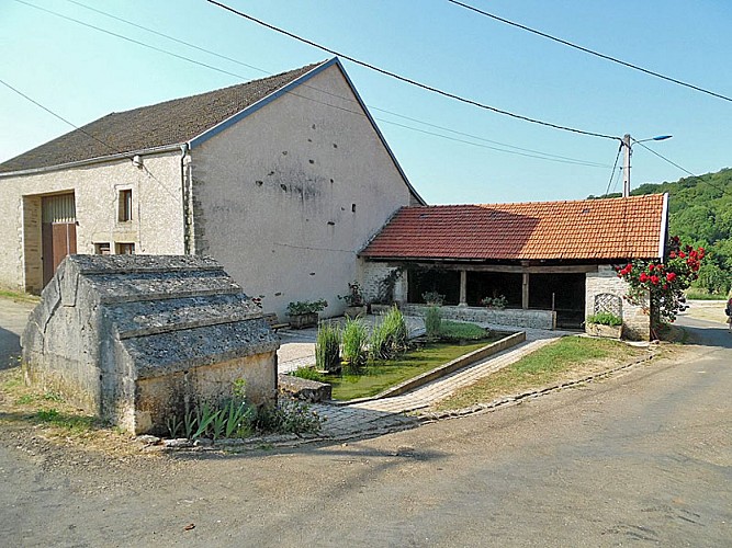 Fontaine-lavoir de Gilley