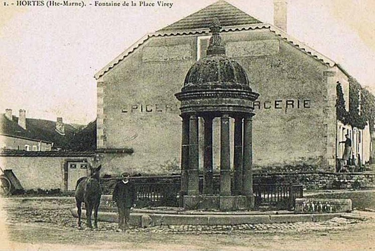 Carte postale de la fontaine de Hortes