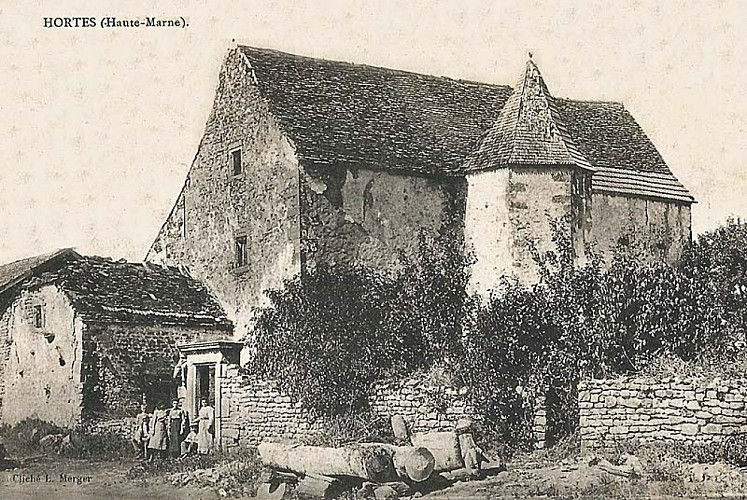 Carte postale de la maison féodale de Hortes