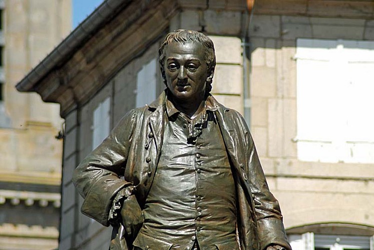 Statue de Denis Diderot à Langres