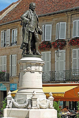 Statue de Denis Diderot à Langres