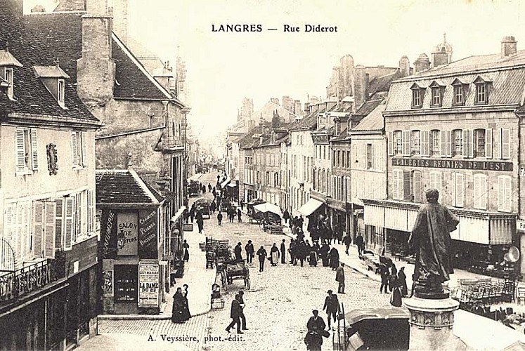 Carte postale de la place Diderot à Langres