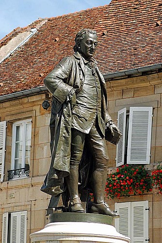 Statue de Denis Diderot à Langres