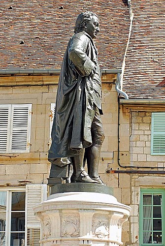 Statue de Denis Diderot à Langres