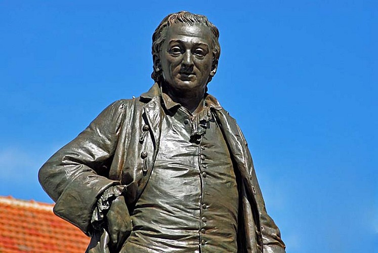 Statue de Denis Diderot à Langres