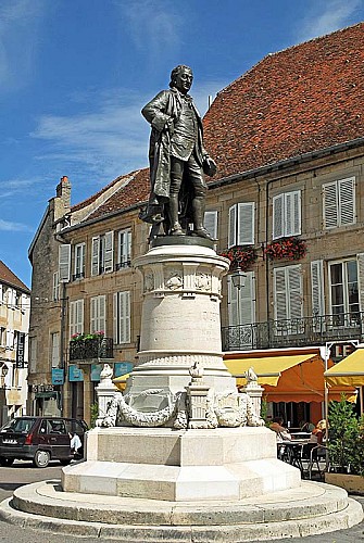 Statue de Denis Diderot à Langres