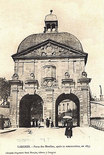 Carte postale de la porte des Moulins