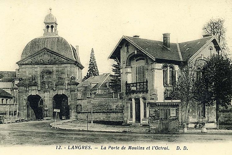 Carte postale de la porte des Moulins
