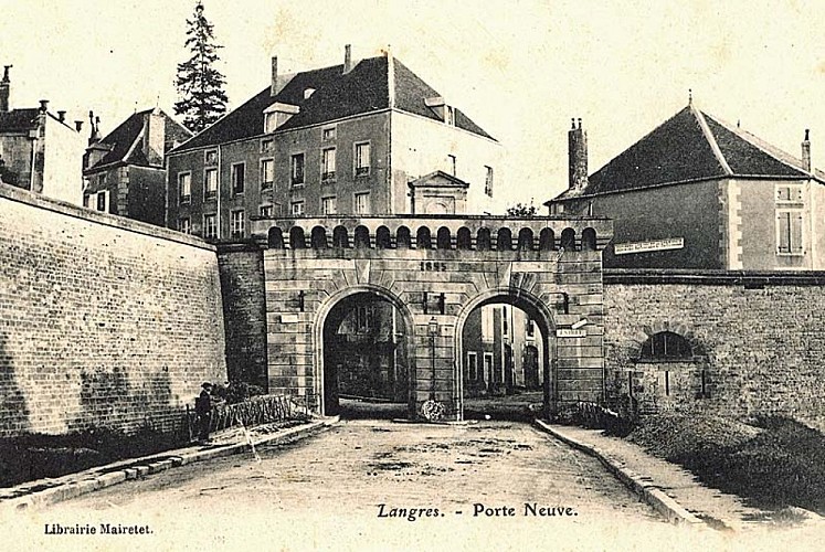 Carte postale de la porte des Terreaux à Langres