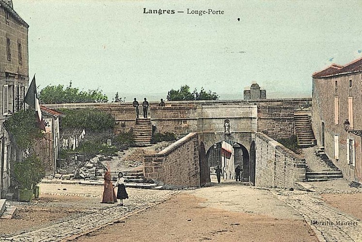 Carte postale de la porte Longe-Porte à Langres