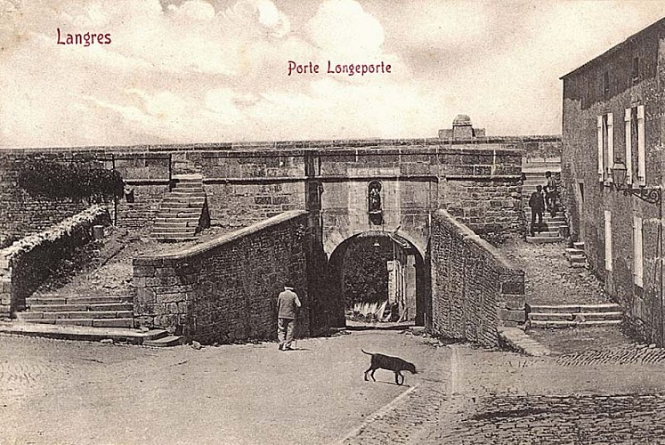 Carte postale de la porte Longe-Porte à Langres