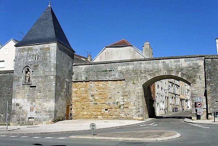 Tour Saint-Didier et porte Boulière à Langres