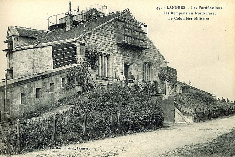 Carte-postale de la tour Saint-Jean à Langres - colombier militaire