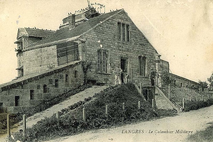 Carte-postale de la tour Saint-Jean à Langres - colombier militaire