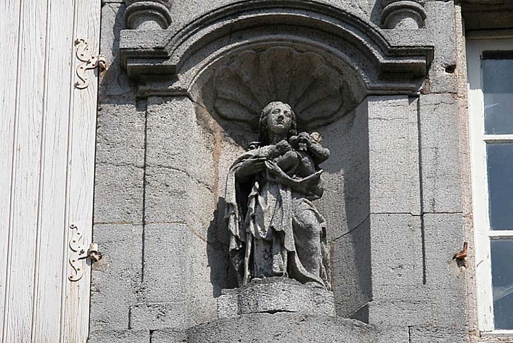 Niche rue cardinal-morlot à Langres