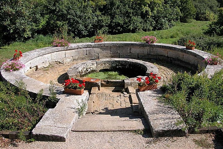 Fontaine ronde de Marac