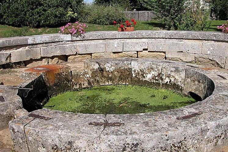Fontaine ronde de Marac