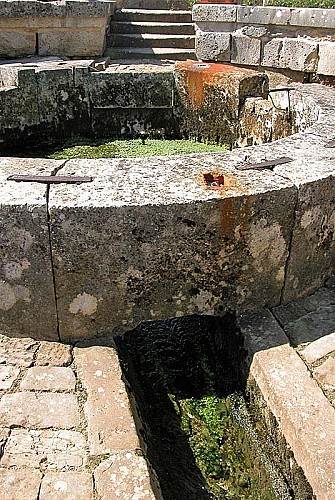 Fontaine ronde de Marac