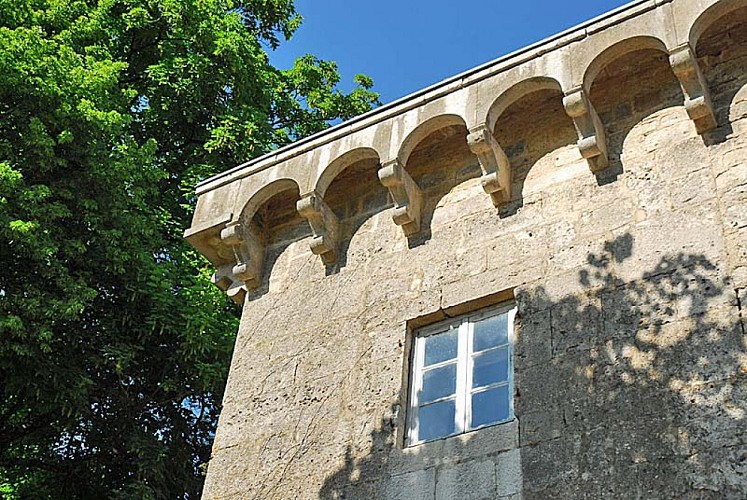 Porterie médiéval de Montsaugeon