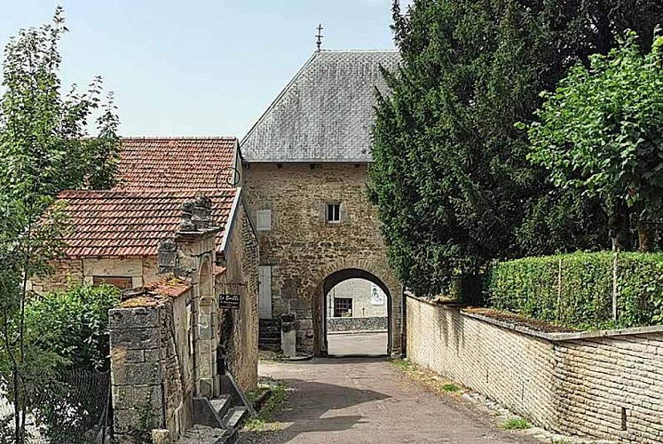 Porterie médiéval de Montsaugeon