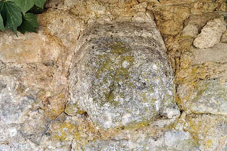 Tête sculpté à Musseau