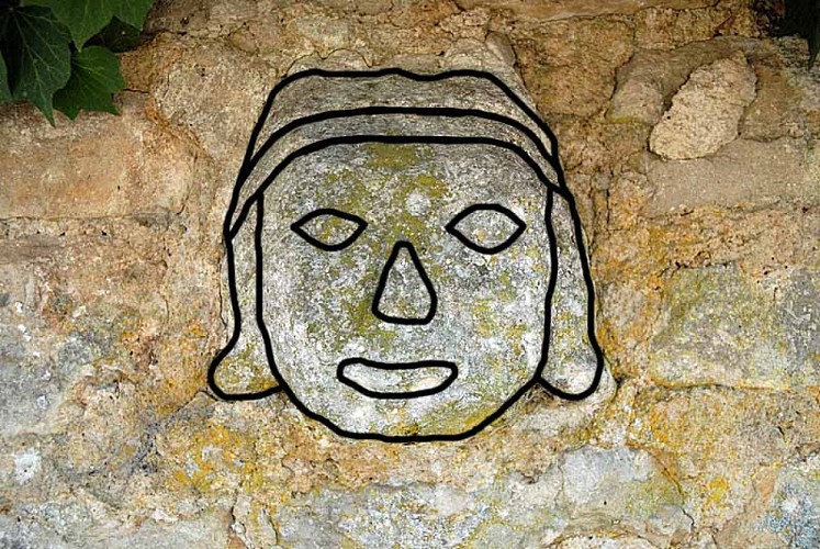 Tête sculpté à Musseau