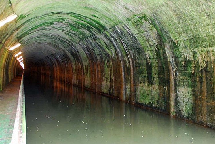 Tunnel du canal entre Champagne et Bourgogne à Noidant-Chatenoy