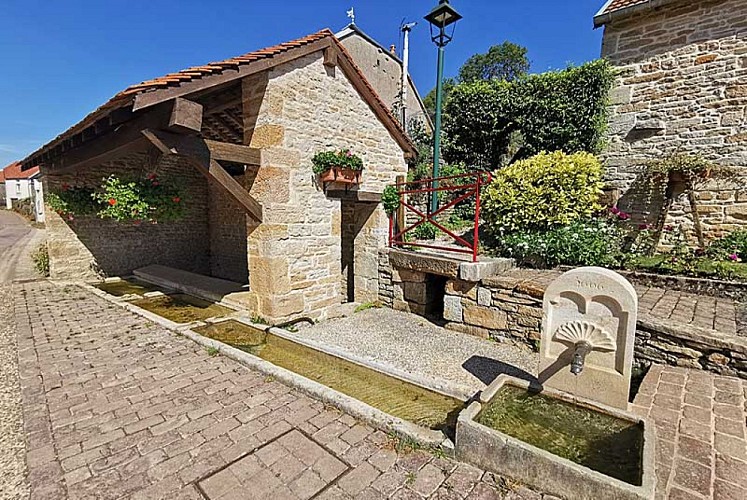 Fontaine-lavoir d'Orcevaux