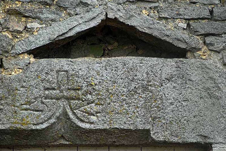 Linteau gravé à Orcevaux