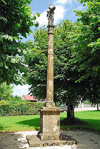 Calvaire rue du Mont à Peigney