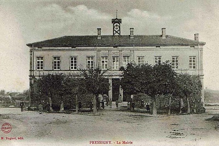 Carte postale de l'Hôtel de Ville de Pressigny