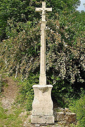 Croix à Rivière-les-Fosses