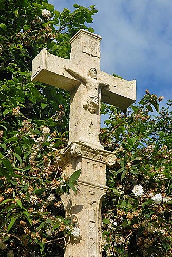Croix à Rivière-les-Fosses