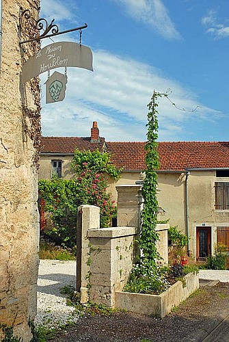 Fontaine rue neuve à Rivière-les-Fosses