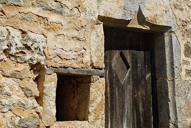 Maison à accolade à Rivière-les-Fosses