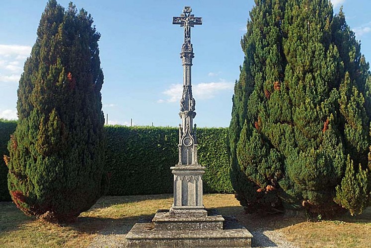 Croix Néo-Gothique de Varennes-sur-Amance