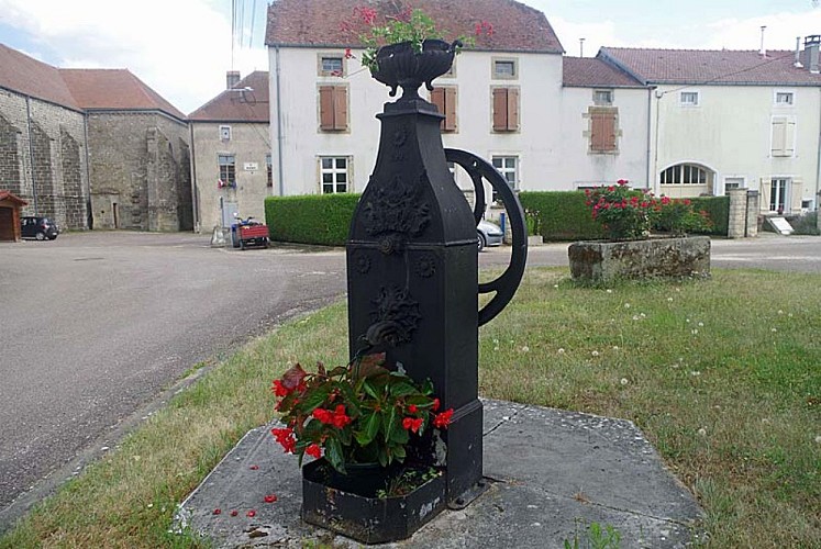 Pompe à Varennes-sur-Amance