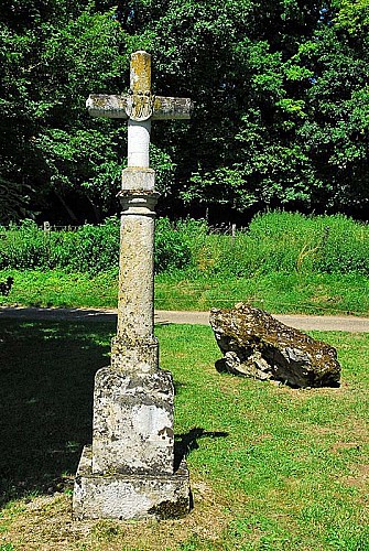 Croix des Saints-Jumeaux à Verseilles-le-Haut