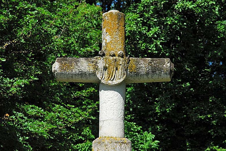 Croix des Saints-Jumeaux à Verseilles-le-Haut