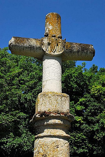 Croix des Saints-Jumeaux à Verseilles-le-Haut